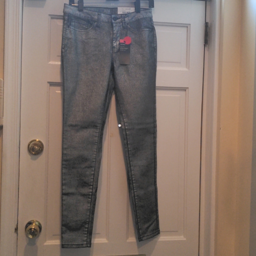 🌞Iridescent! Black/silver Ana skinny jeans, Size 4, NWT